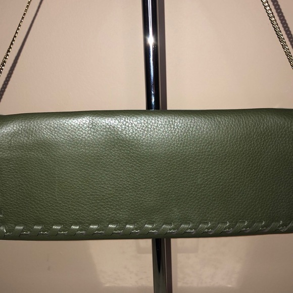 Army Green Clutch With Beautiful Gold Chain Vince Camuto Women’s EUC - Picture 4 of 9